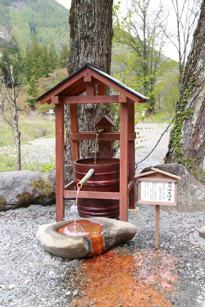 奈川の湧き水と温泉